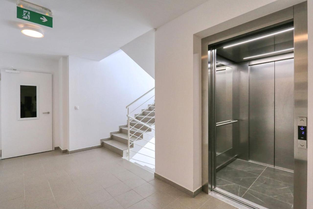 Ferienwohnung Barbara With Private Parking In The Garage Zadar Exterior foto